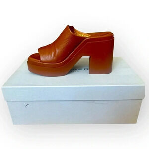 Robert Clergerie - Nine Agneau Bois DBL Chèvre Gold Mule/NIB (US 9)